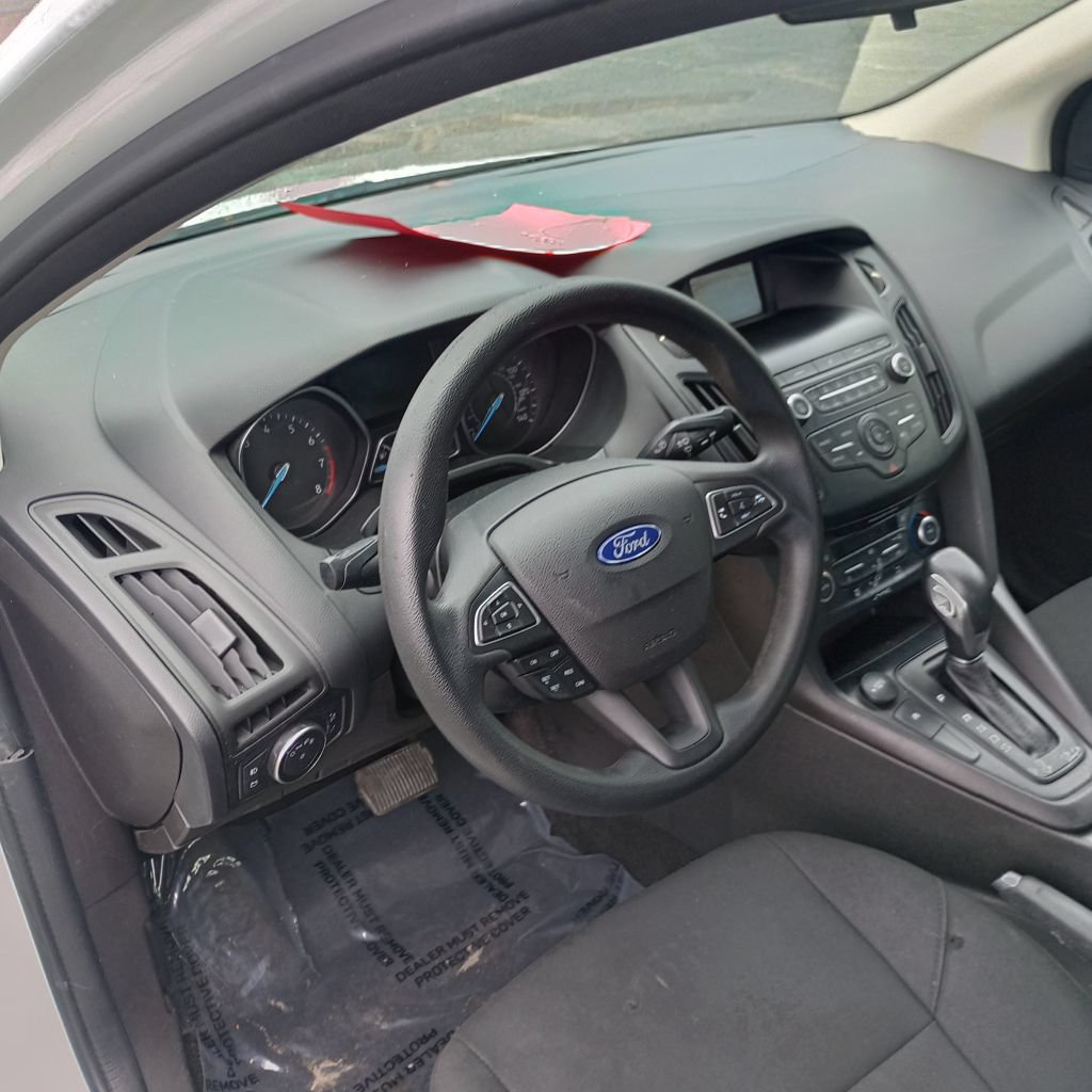 Used 2018 Ford Focus SE w/ SE Appearance Package FWD image 9