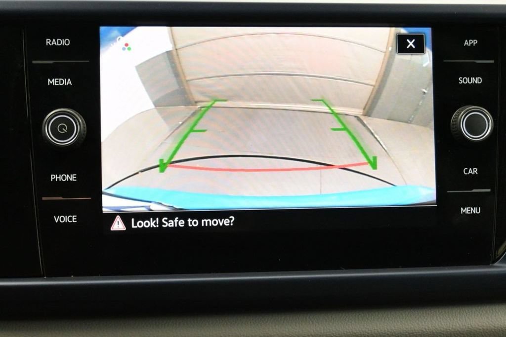 Used 2023 Volkswagen Taos SE w/ Panoramic Sunroof Package FWD image 25