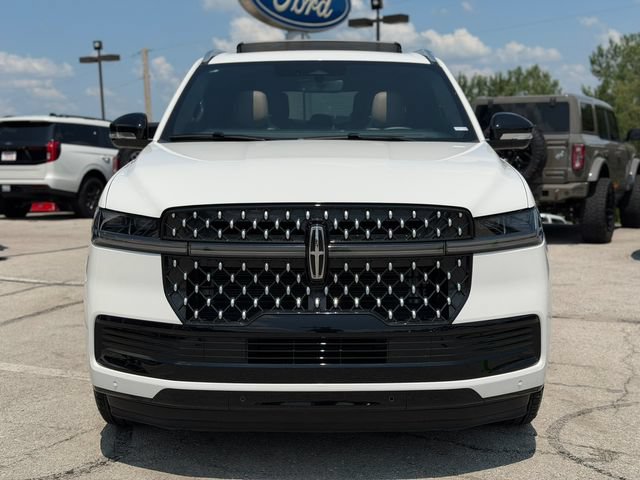 Used 2025 Lincoln Navigator Black Label AWD/4WD image 2