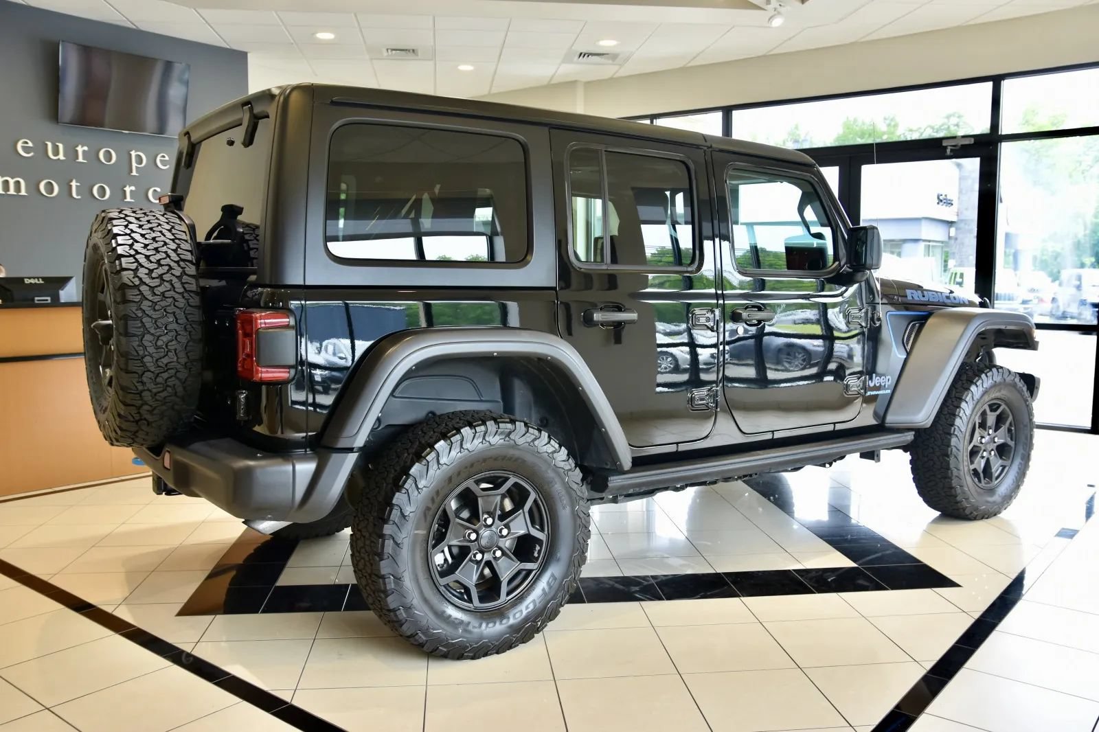 Used 2023 Jeep Wrangler Unlimited Rubicon 4xe AWD/4WD image 6