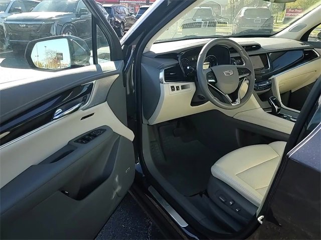 Certified 2023 Cadillac XT6 Premium Luxury image 11