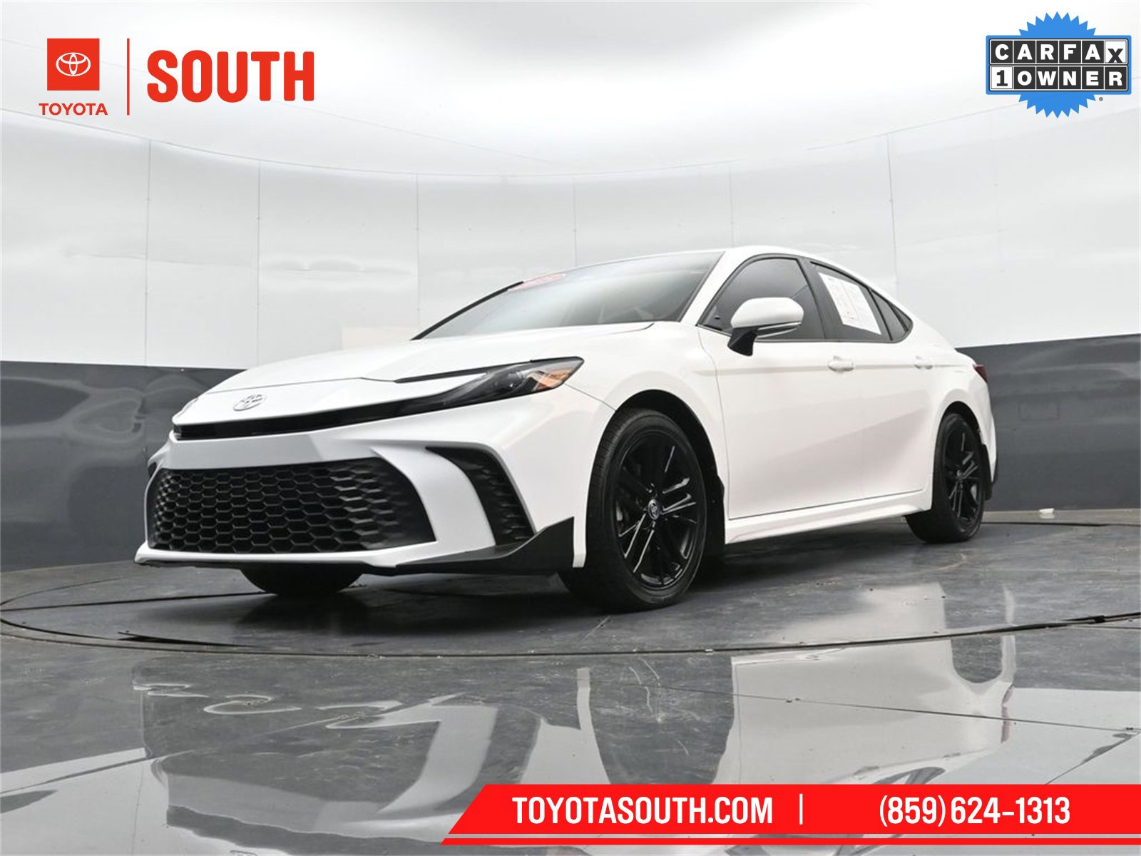 Used 2025 Toyota Camry SE w/ Convenience Package image 36