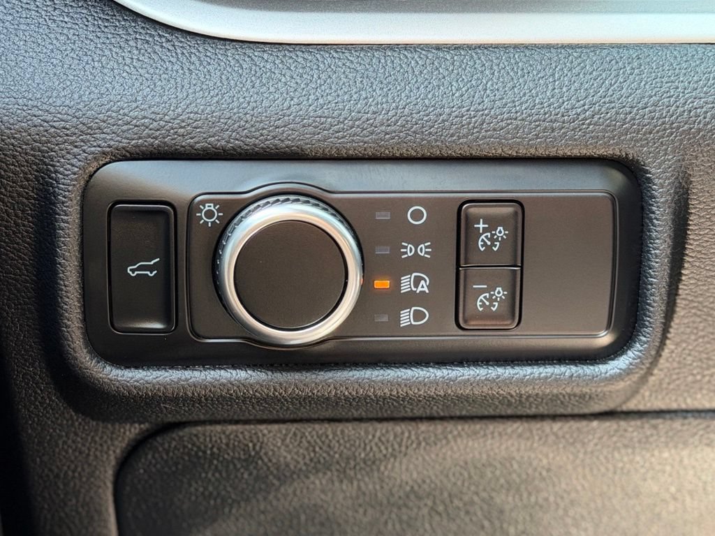 Used 2021 Ford Explorer XLT AWD/4WD image 25