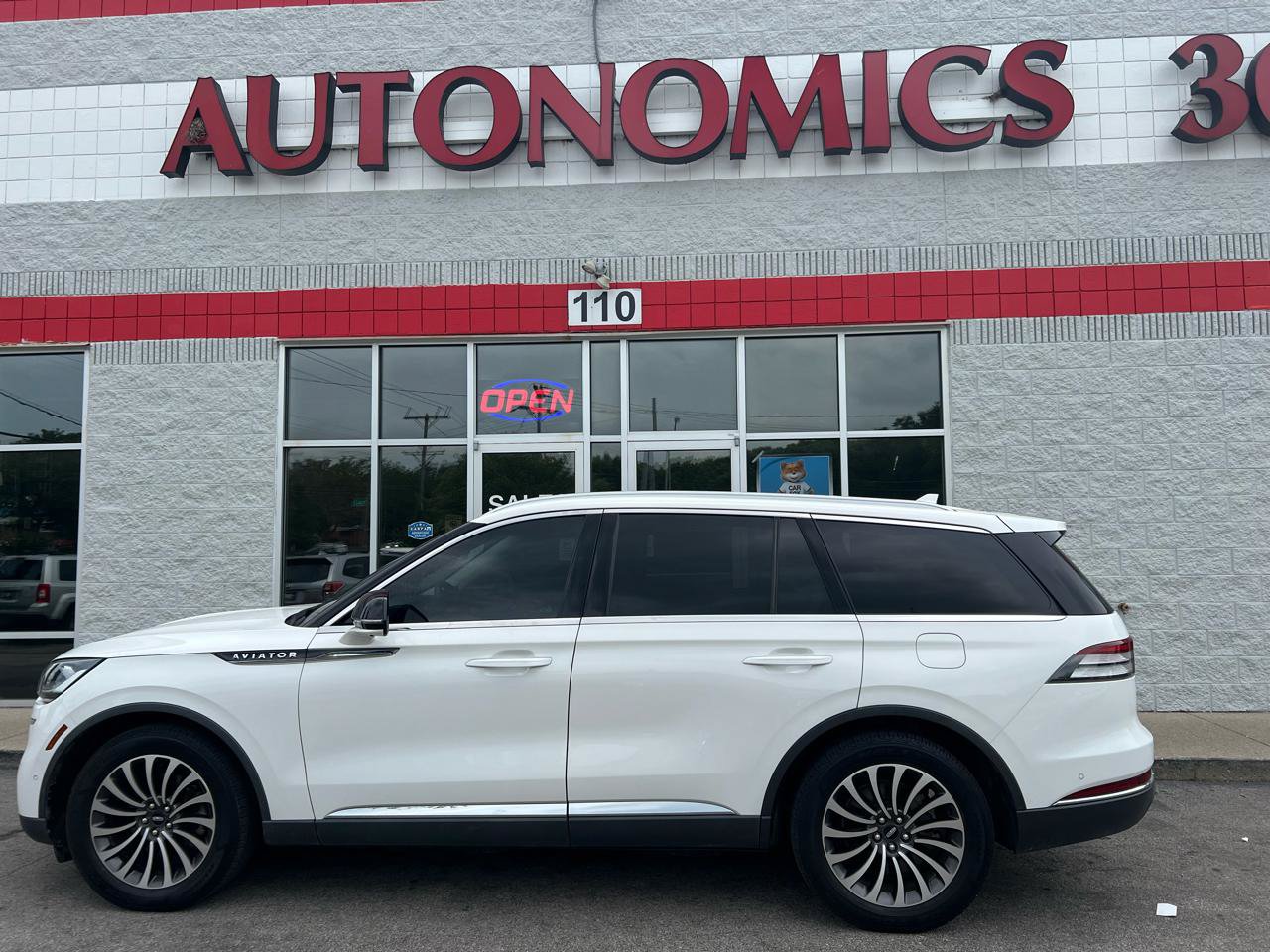 Used 2020 Lincoln Aviator Reserve w/ Elements Package Plus RWD image 3