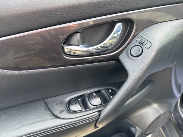 Used 2020 Nissan Rogue SV image 20