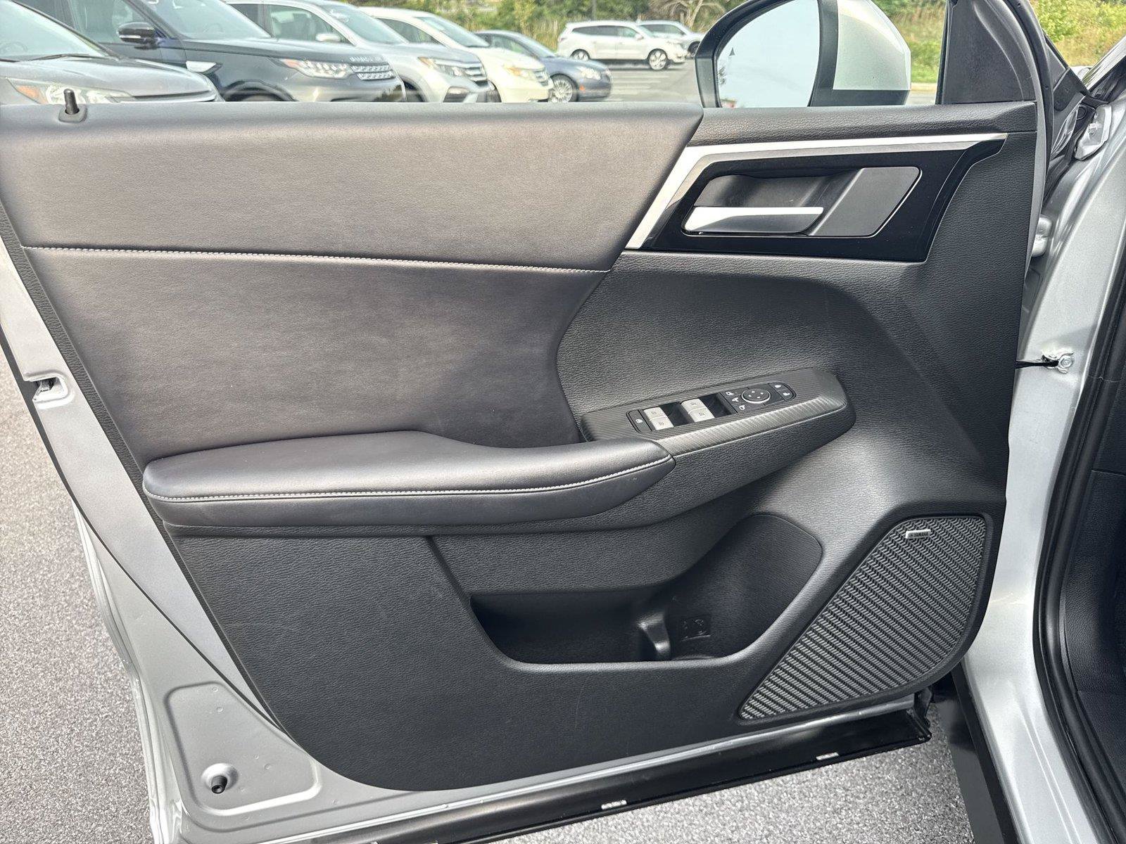 Used 2025 Mitsubishi Outlander SE AWD/4WD image 12