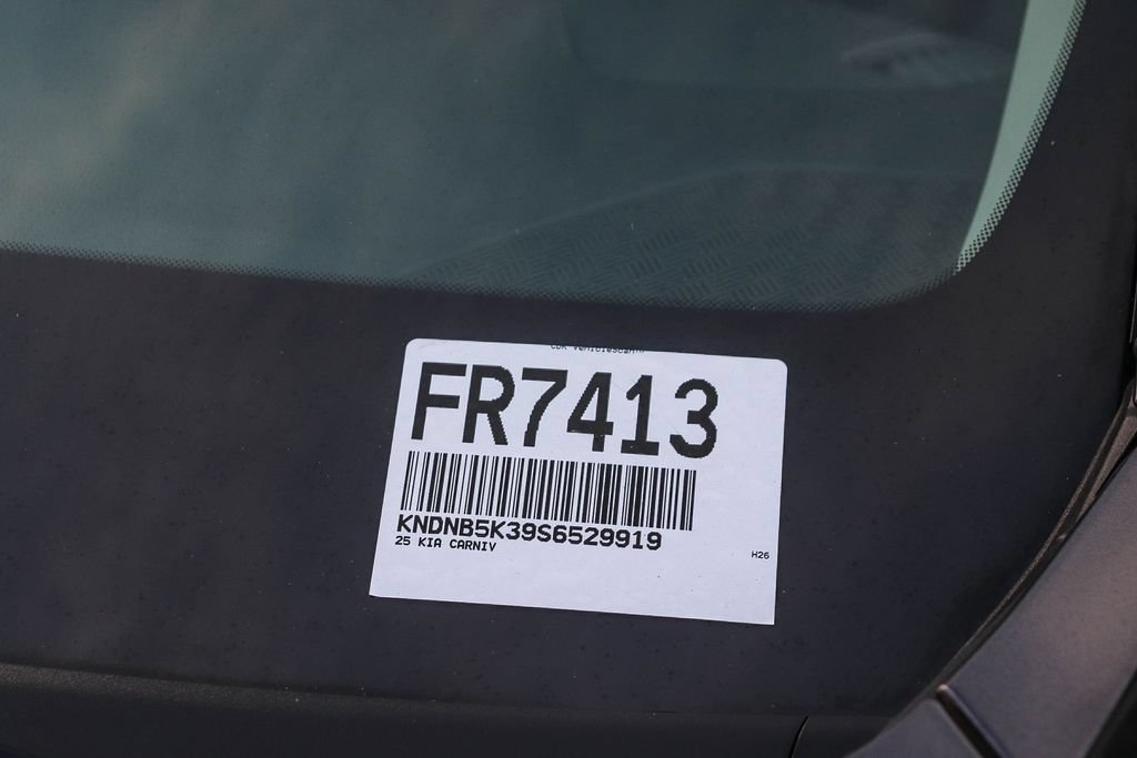 Used 2025 Kia Carnival FWD image 31