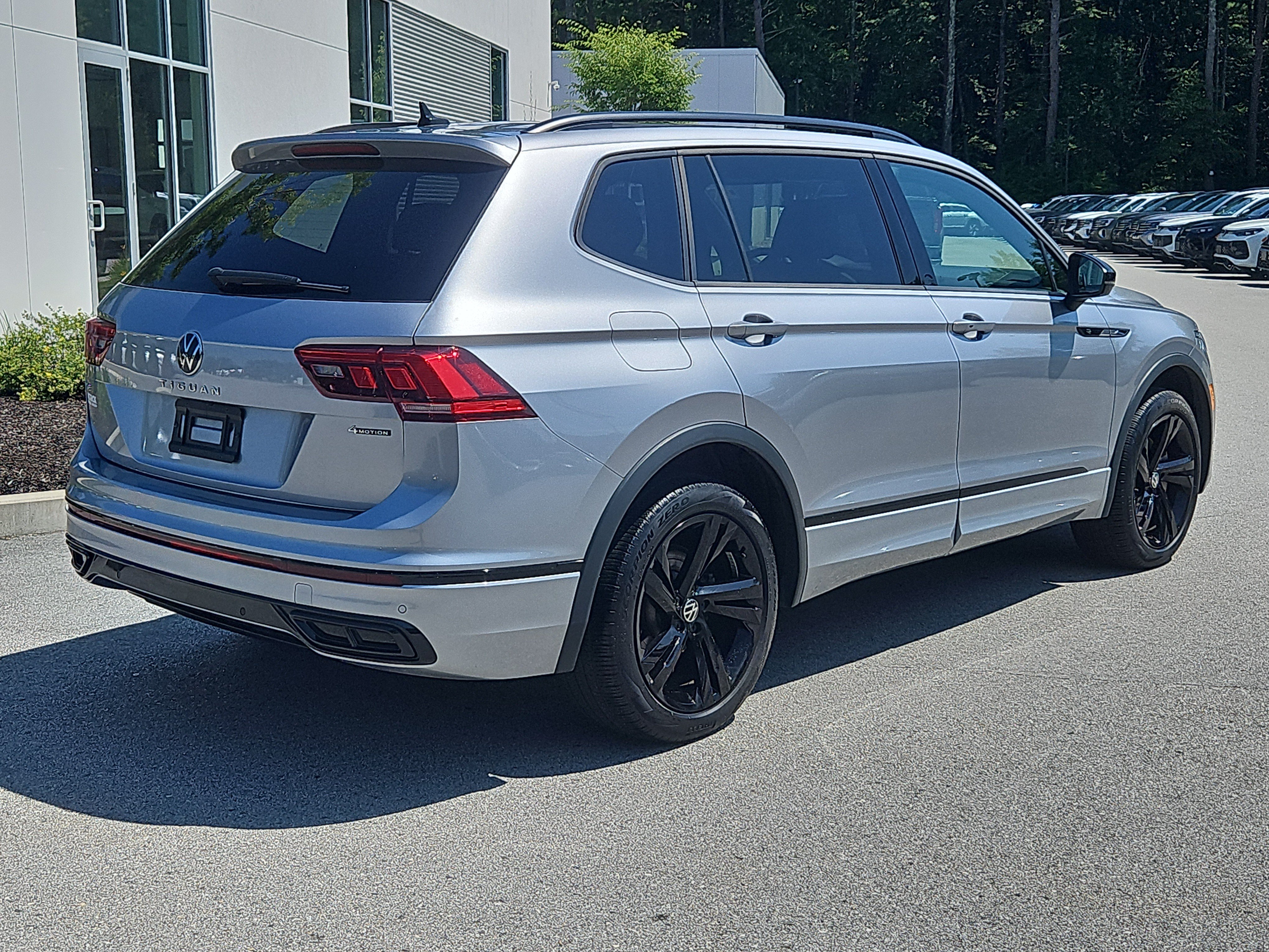 Certified 2024 Volkswagen Tiguan SE R-Line AWD/4WD image 3