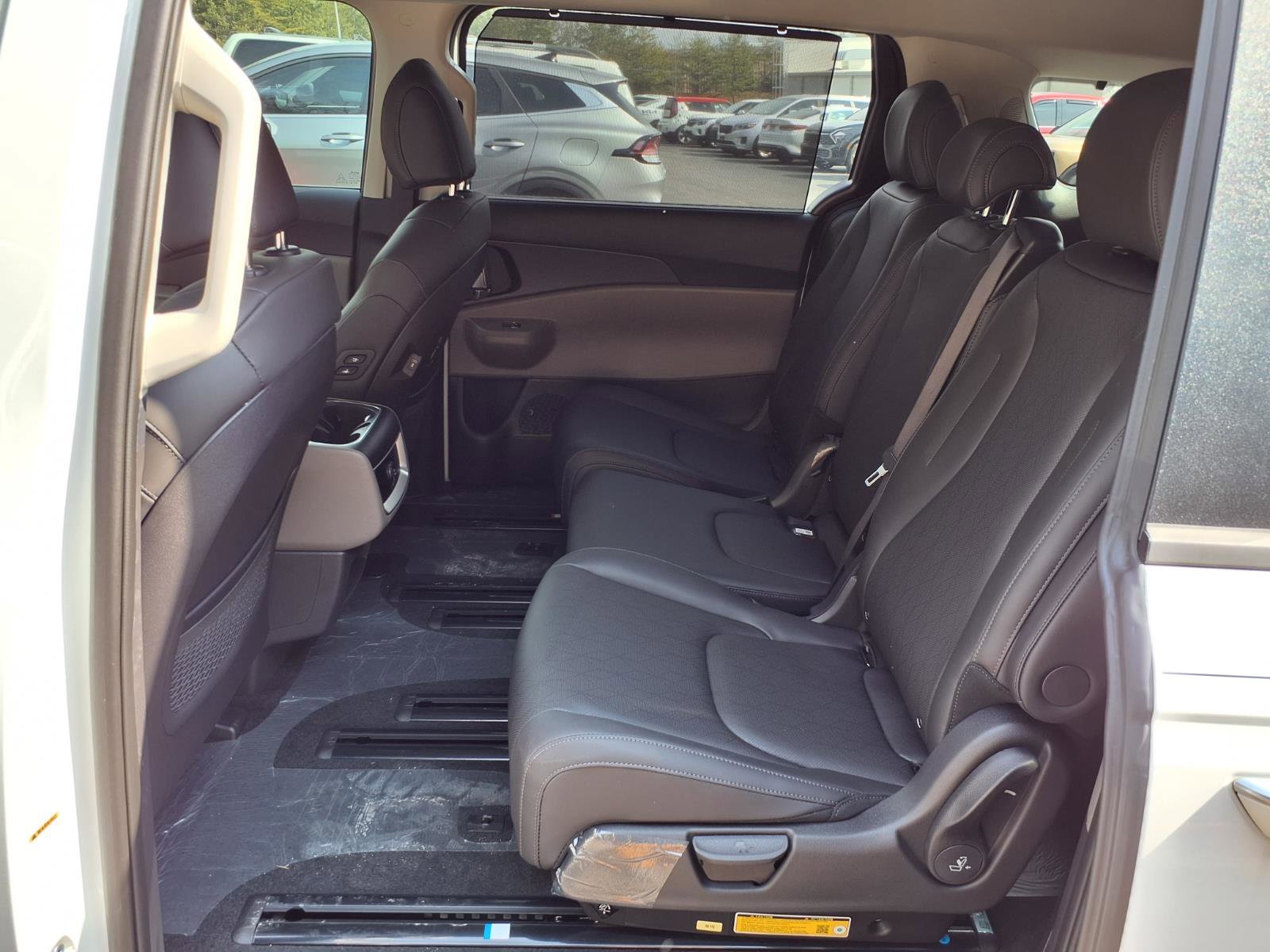 New 2026 Kia Carnival EX image 4