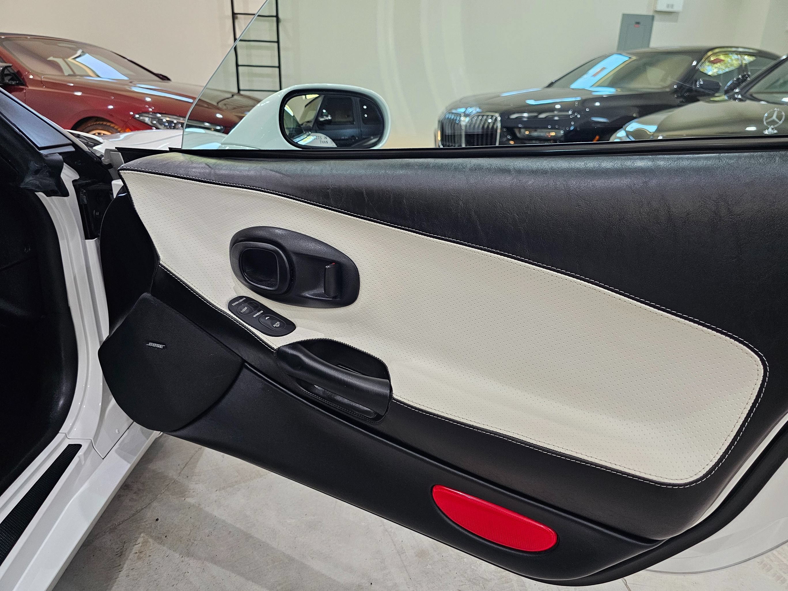 Used 2004 Chevrolet Corvette Convertible w/ Preferred Equipment Group RWD image 31