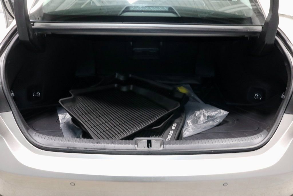 Used 2019 Lexus ES 350 Luxury image 16