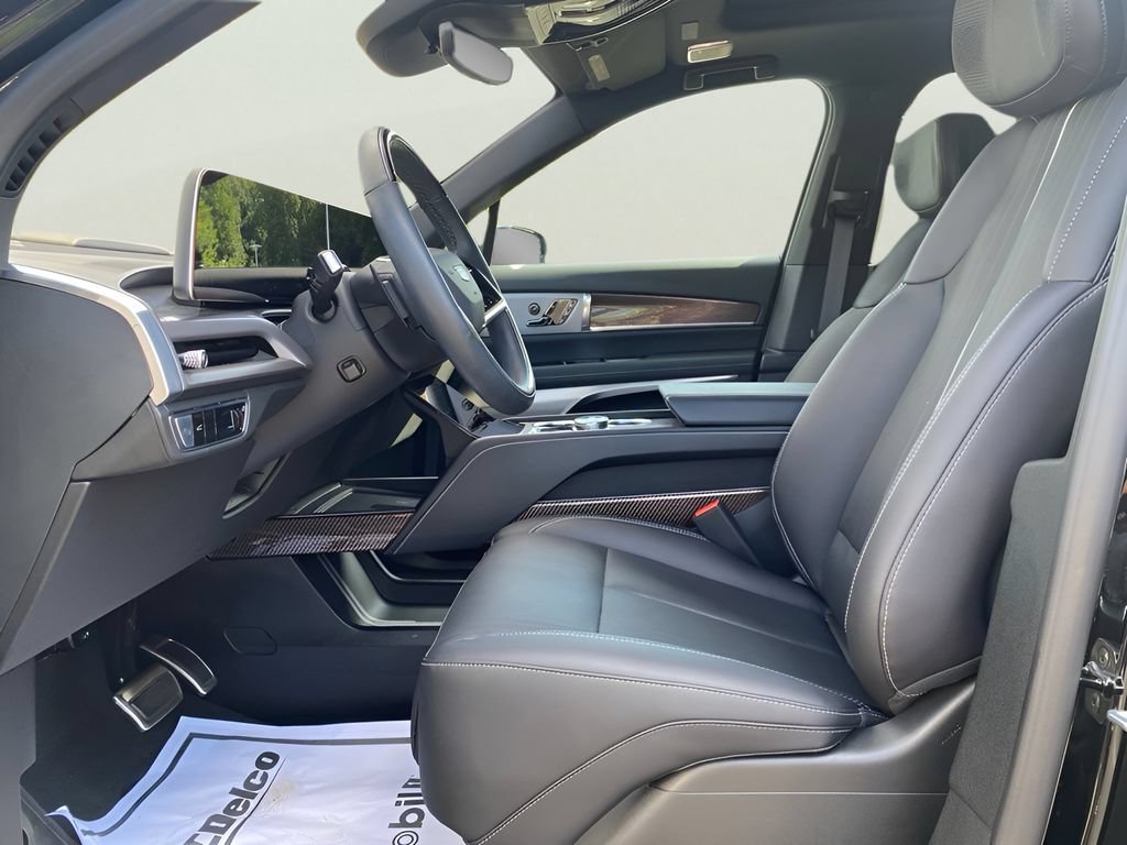 Used 2026 Cadillac Vistiq Sport w/ LPO, Floor Liner Package AWD/4WD image 14