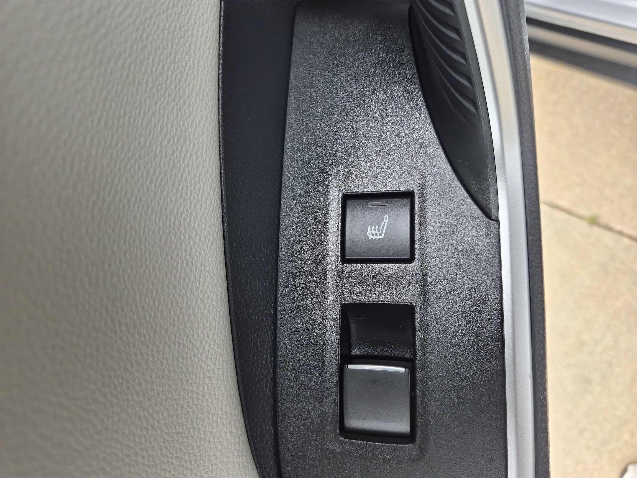 Used 2019 Toyota RAV4 Limited w/ Cold Weather Package AWD/4WD image 27
