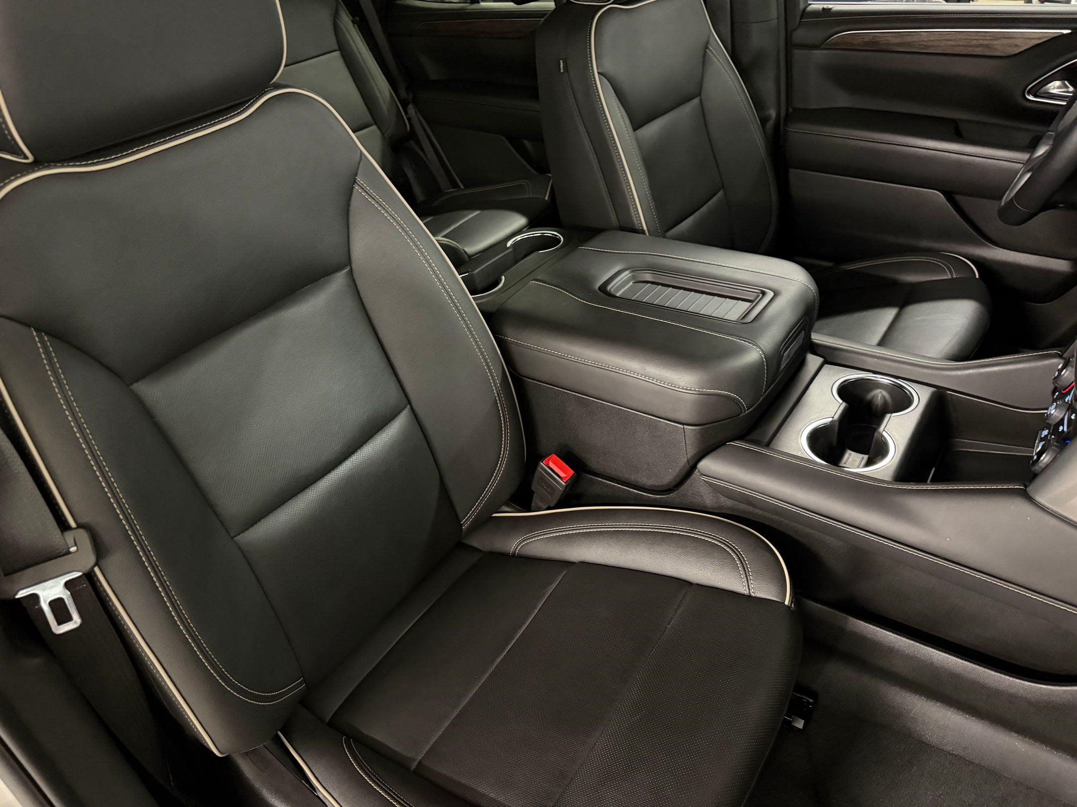 Used 2024 Chevrolet Tahoe Premier w/ Advanced Technology Package AWD/4WD image 47