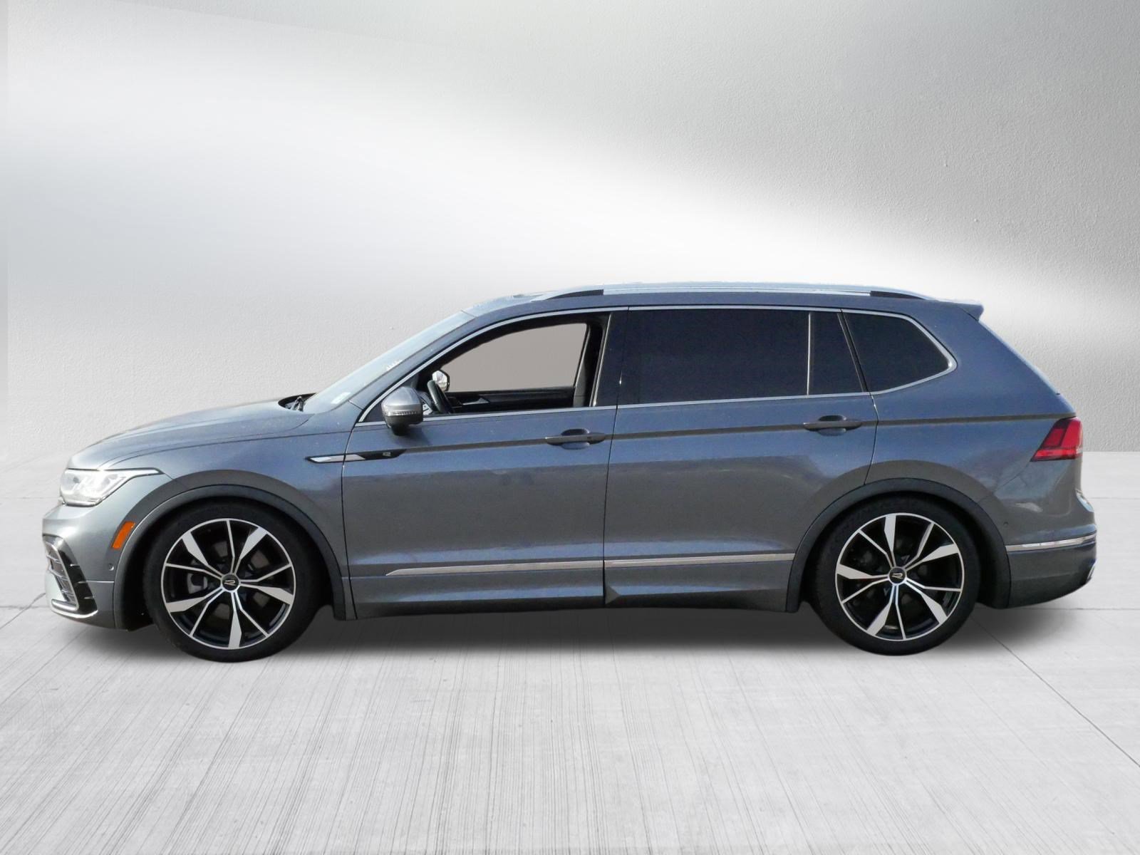 Used 2022 Volkswagen Tiguan SEL R-Line image 3
