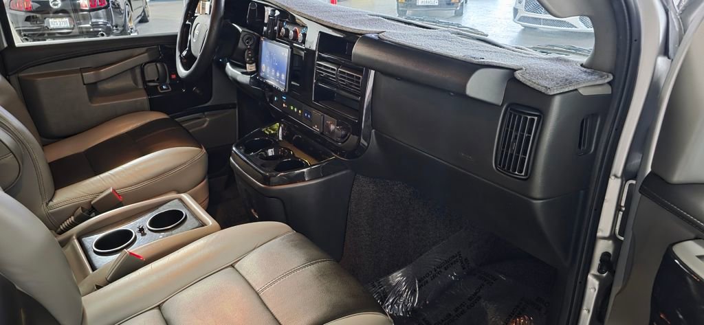 Used 2019 GMC Savana 2500 Extended w/ Enhanced Convenience Package image 15