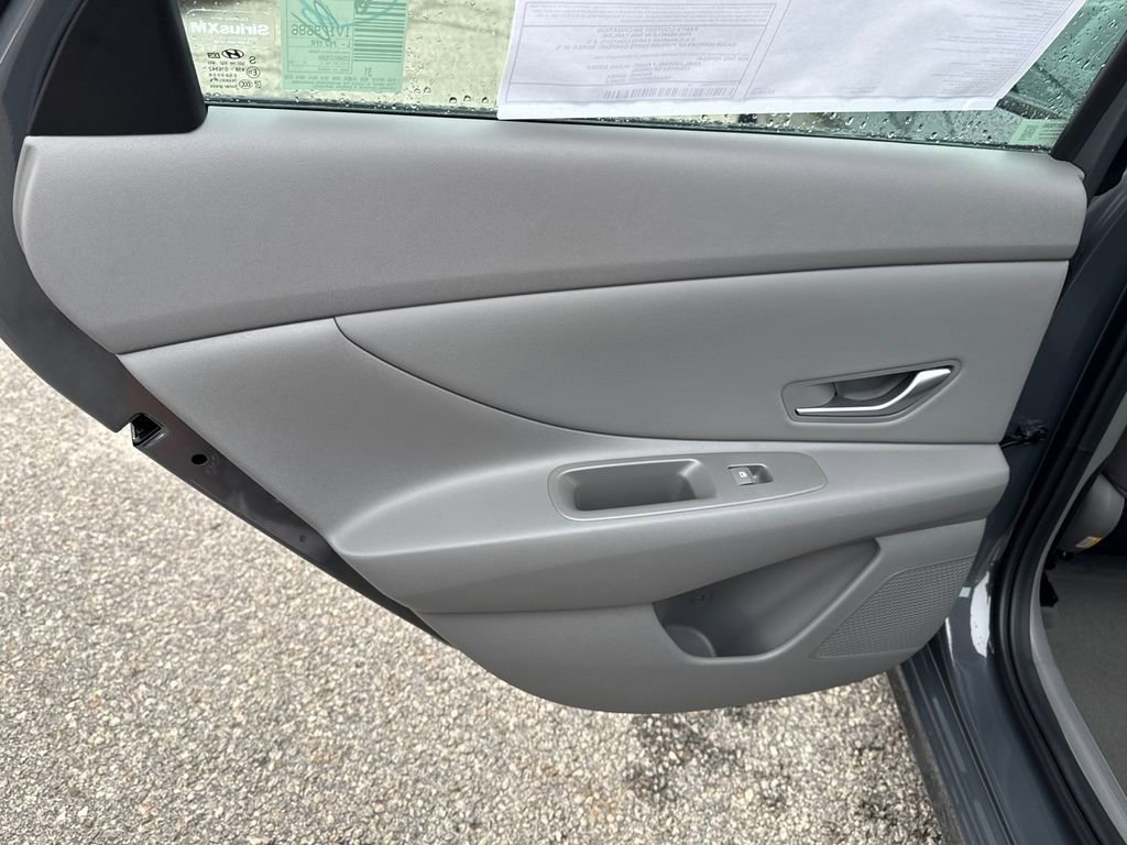 New 2025 Hyundai Elantra SEL image 12