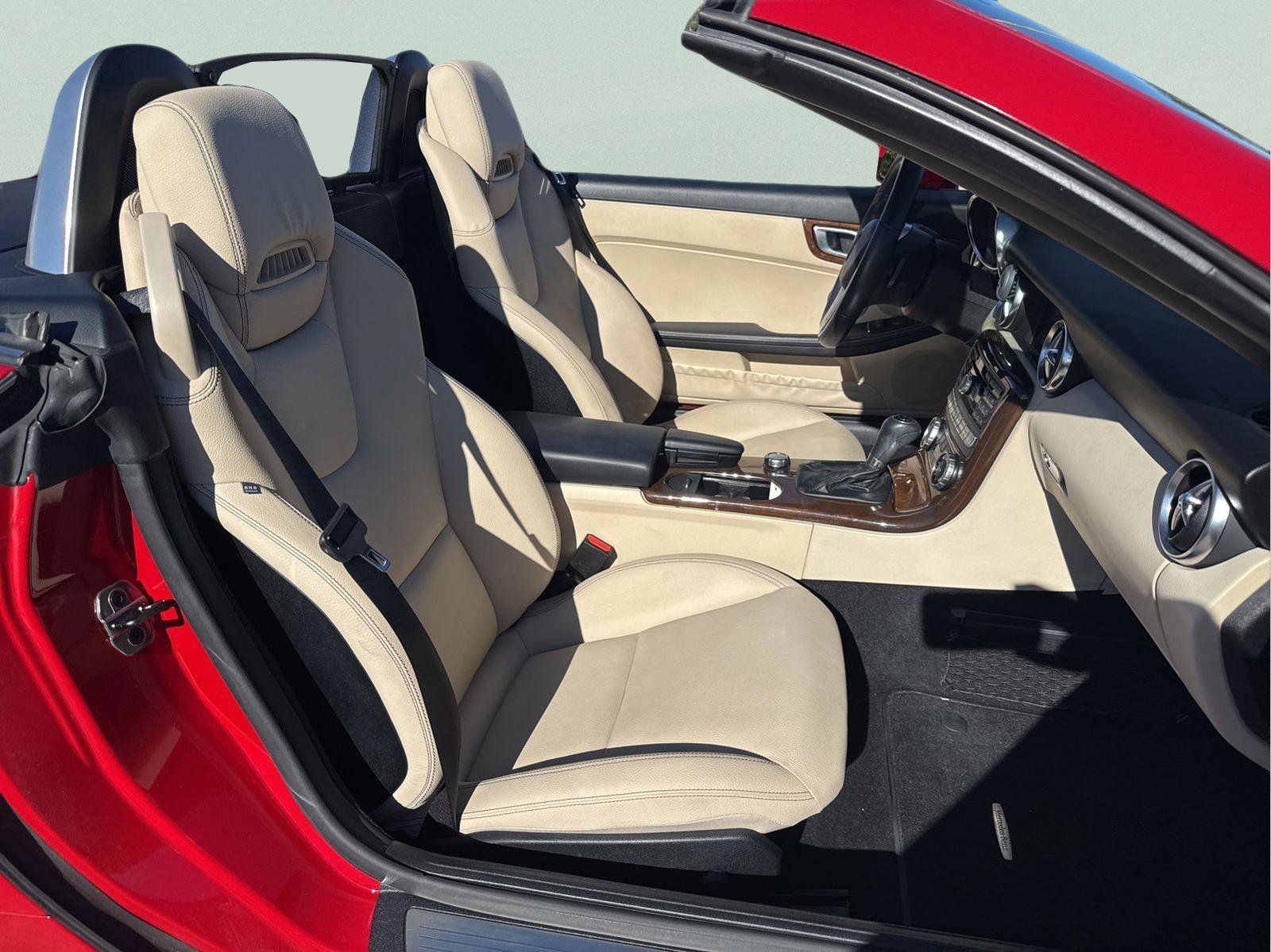 Used 2015 Mercedes-Benz SLK 250 w/ Premium Package image 14