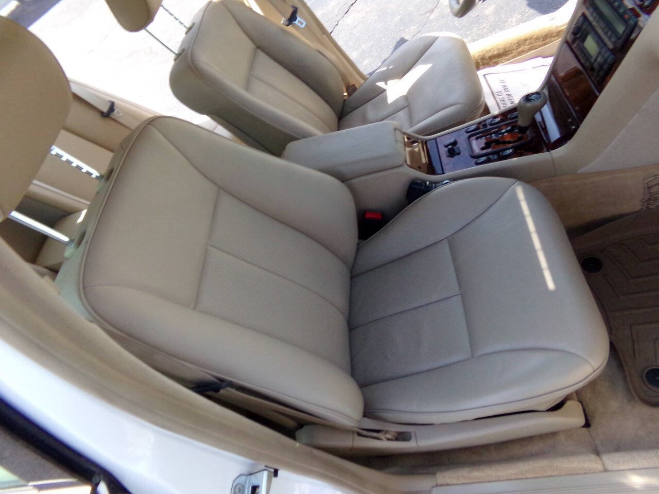 Used 1999 Mercedes-Benz E 320 Sedan w/ X2 Opt Pkg image 25