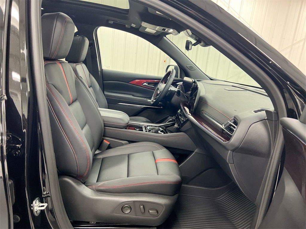 New 2026 Chevrolet Traverse RS w/ LPO, Floor Liner Package image 23