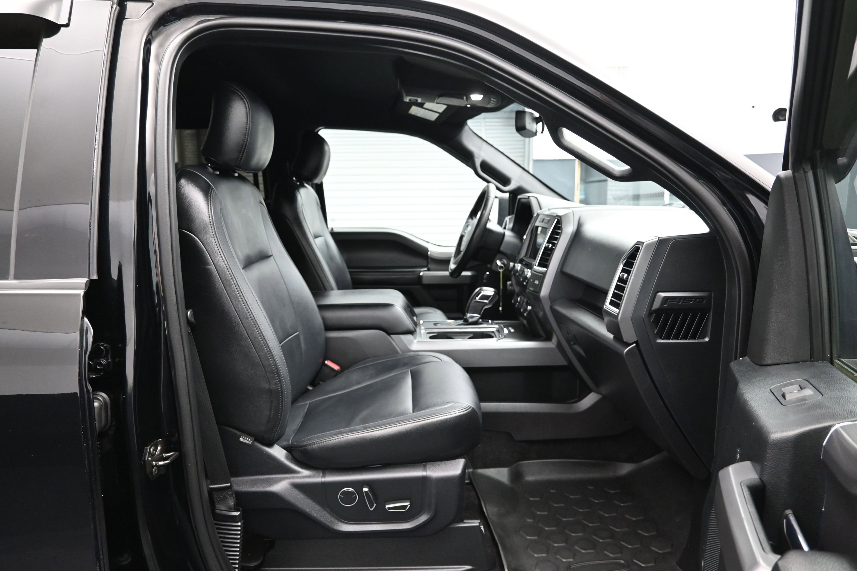 Used 2016 Ford F150 XLT w/ Equipment Group 302A Luxury AWD/4WD image 13