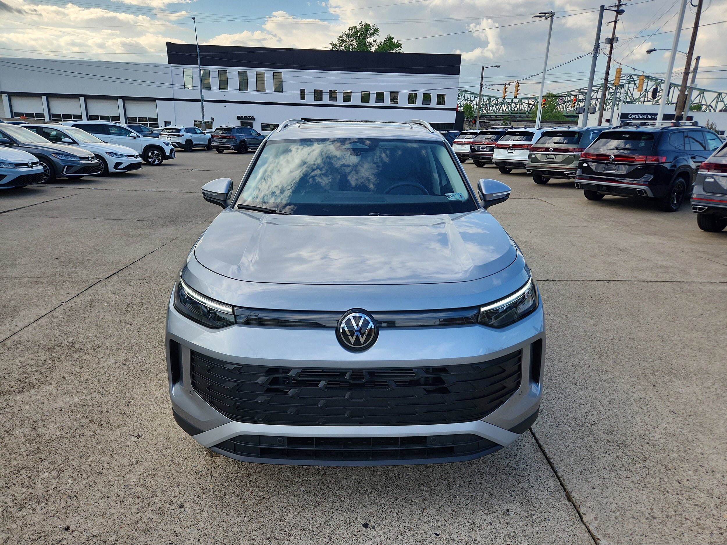 New 2026 Volkswagen Tiguan SE AWD/4WD image 8