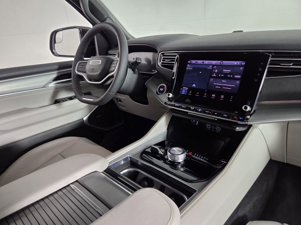 Certified 2025 Jeep Wagoneer 4WD image 31