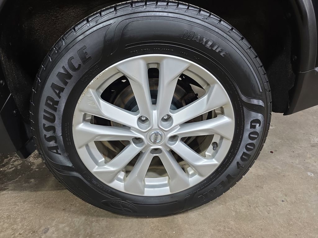 Used 2016 Nissan Rogue SV image 31