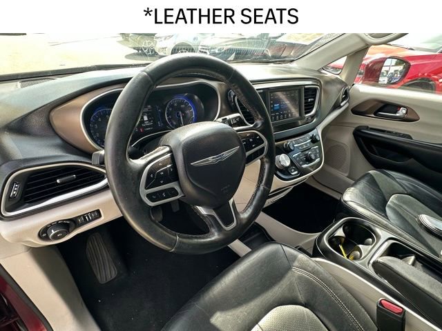 Used 2019 Chrysler Pacifica Touring-L image 3