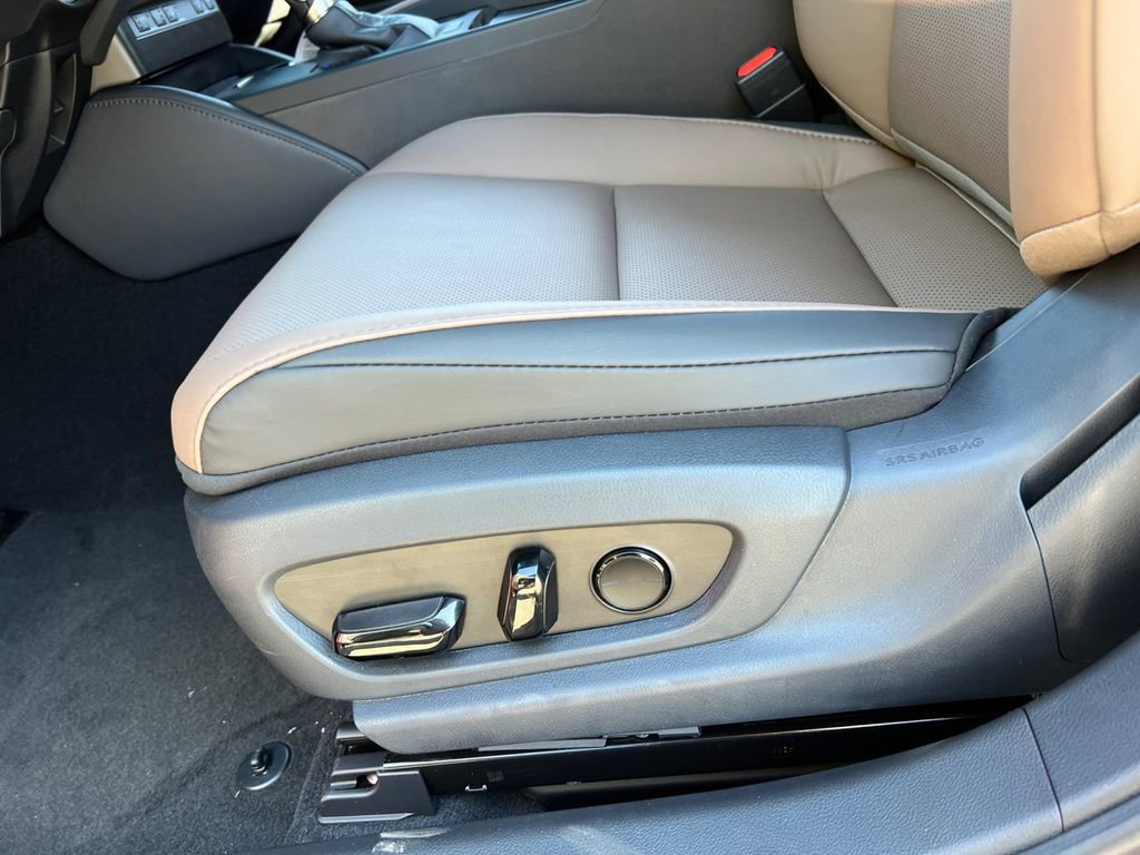 New 2025 Lexus ES 300h w/ Premium Package image 13