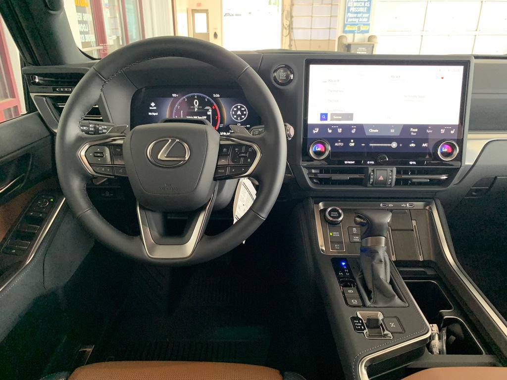 Used 2026 Lexus GX 550 w/ Accessory Package (2T) AWD/4WD image 9