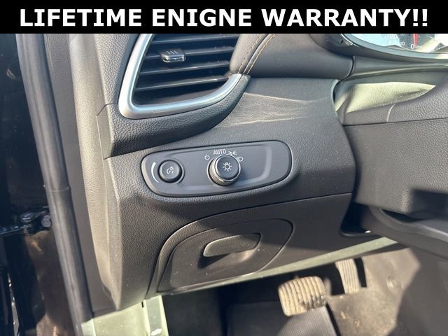 Used 2022 Chevrolet Trax LT w/ Midnight Edition AWD/4WD image 12