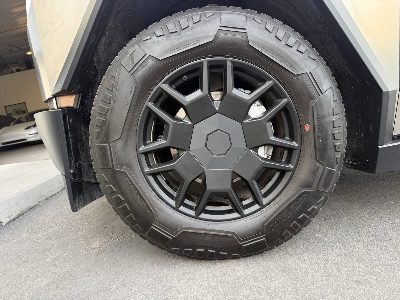 Used 2024 Tesla Cybertruck AWD Crew Cab image 15