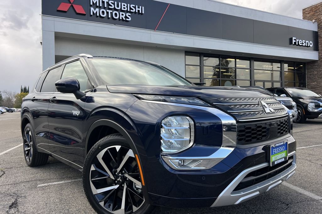 New 2025 Mitsubishi Outlander SEL image 2