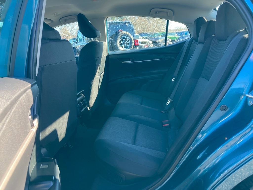 Used 2025 Toyota Camry LE video 2