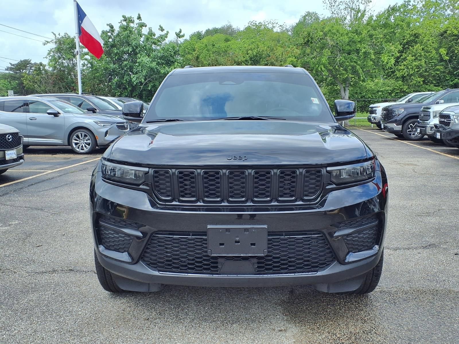 Used 2025 Jeep Grand Cherokee Altitude RWD image 19