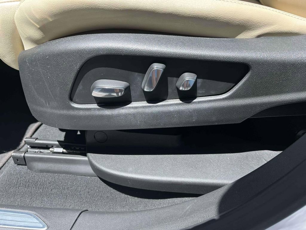 Used 2017 Cadillac XT5 Premium Luxury FWD image 29