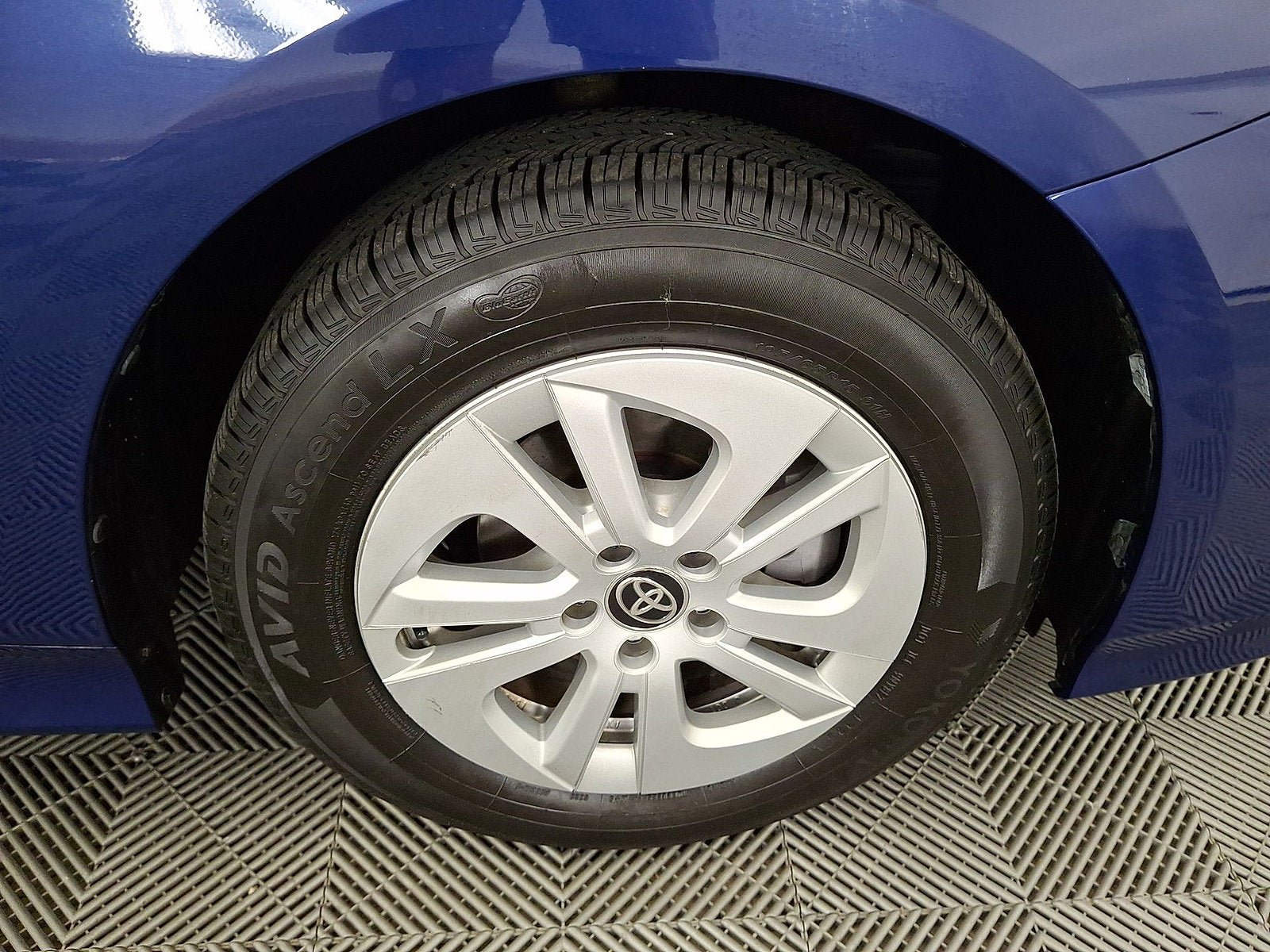 Used 2017 Toyota Prius Two w/ Carpet Mat Package FWD image 18