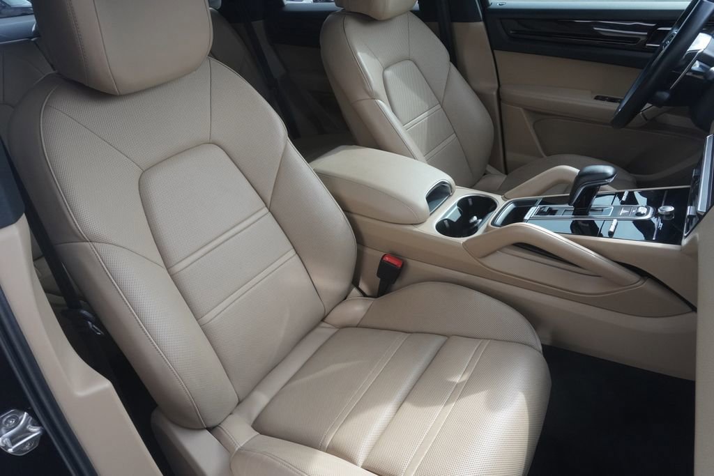 Used 2022 Porsche Cayenne Coupe image 24