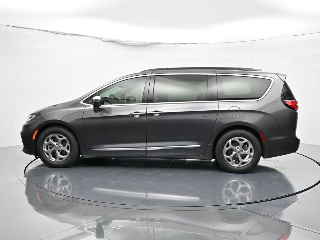 Used 2022 Chrysler Pacifica Limited image 8