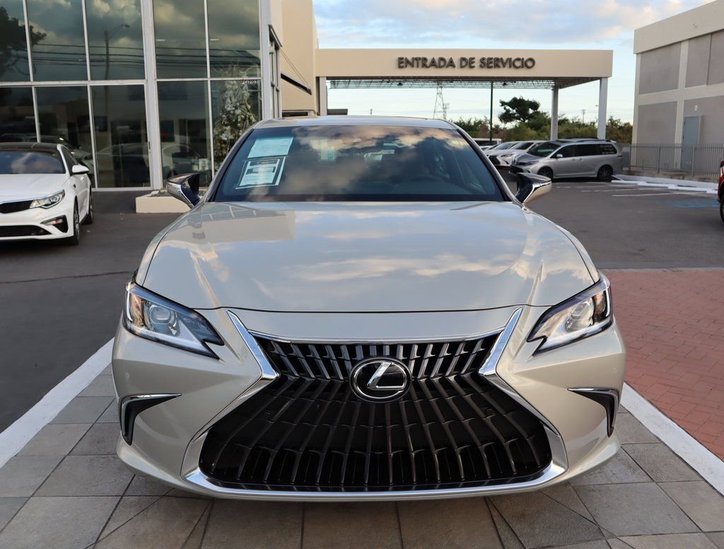 Used 2025 Lexus ES 300h w/ Premium Package FWD image 2