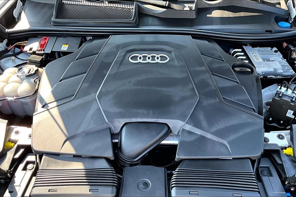 Used 2020 Audi Q8 Premium Plus w/ Premium Plus Package AWD/4WD image 32