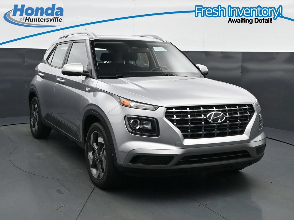Used 2025 Hyundai Venue SEL FWD image 1