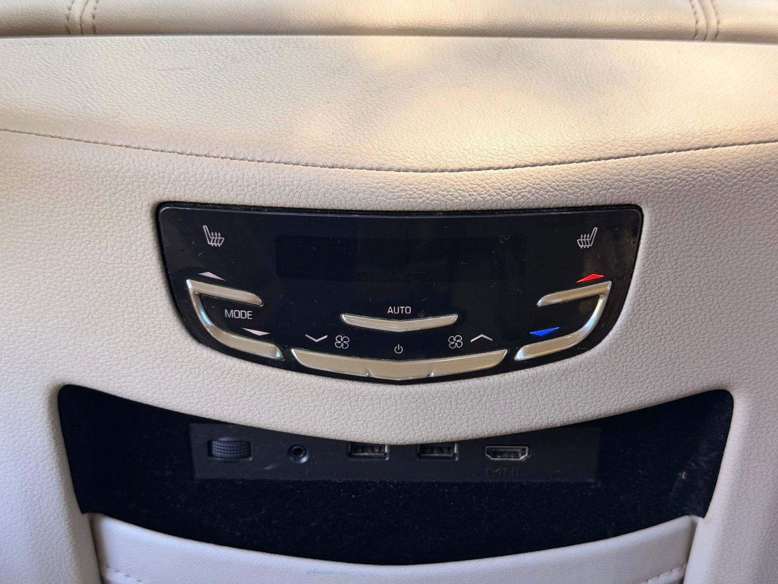 Used 2019 Cadillac Escalade Premium Luxury image 16