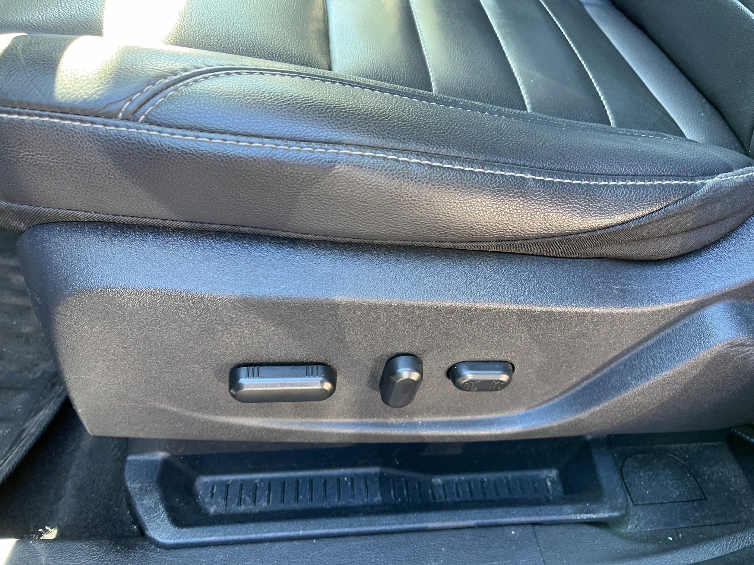 Used 2016 Ford Escape Titanium w/ Equipment Group 301A AWD/4WD image 11