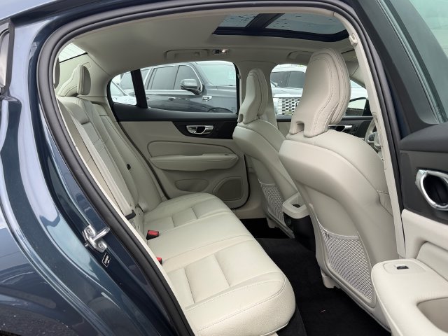 Used 2022 Volvo S60 B5 Momentum w/ Advanced Package AWD/4WD image 16