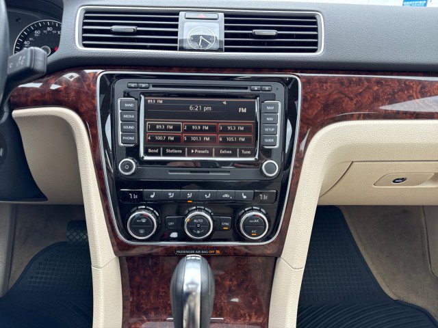 Used 2013 Volkswagen Passat TDI SEL Premium image 21