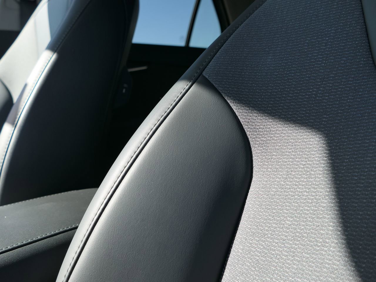 Used 2025 Kia Niro EX image 13