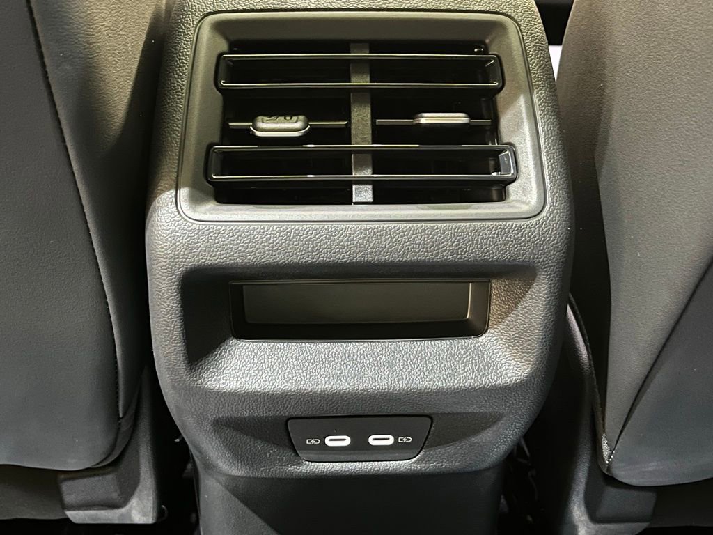 New 2025 Volkswagen Tiguan SE R-Line image 24