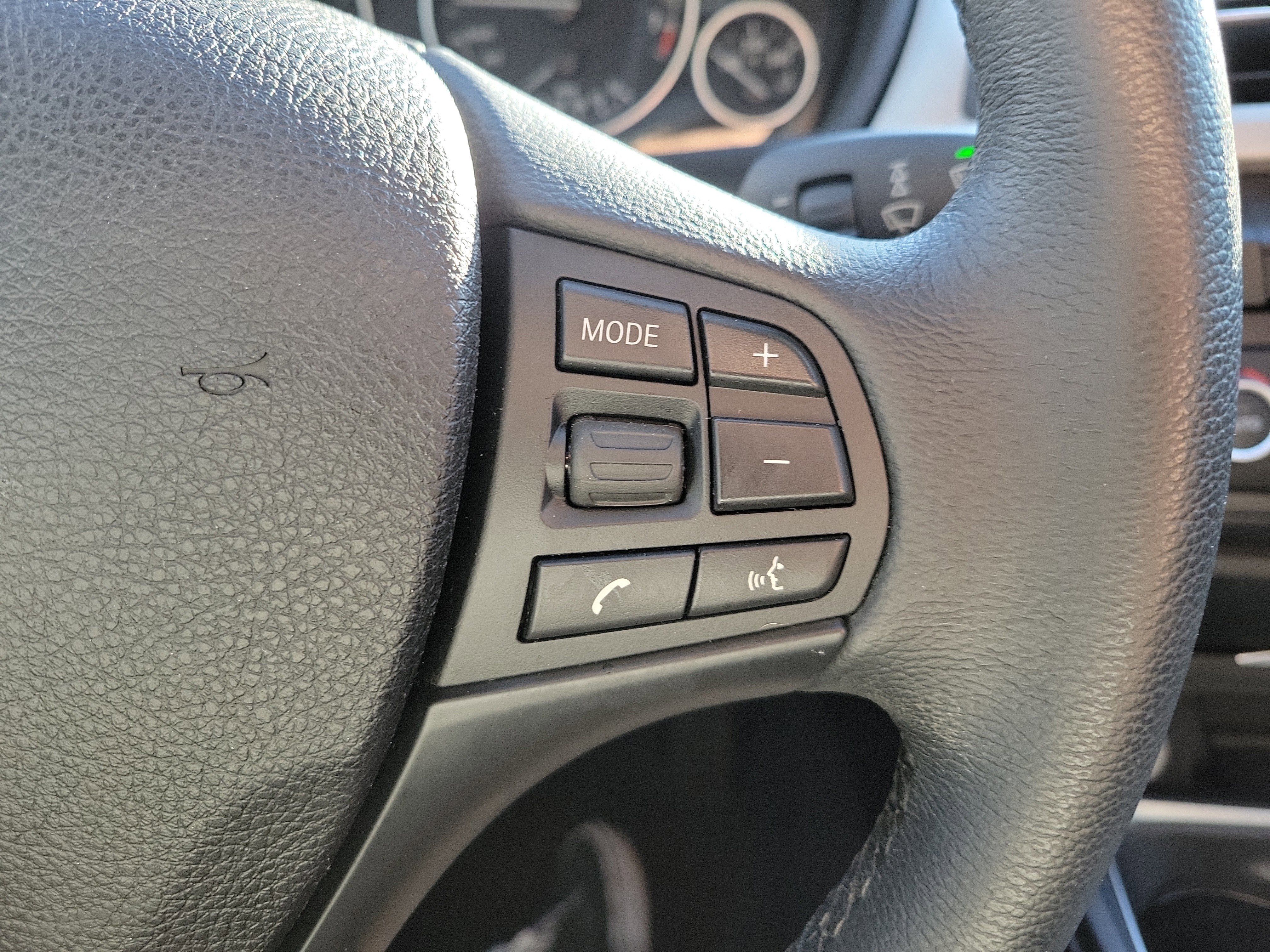 Used 2014 BMW 320i Sedan image 28